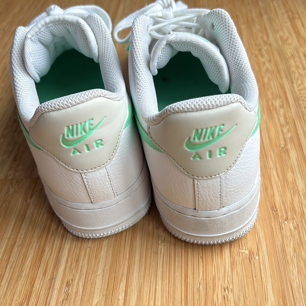 Nike Air Force One - Picture 3 of 5
